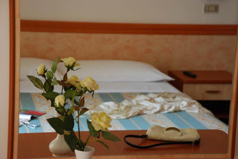 Hotel Serenella Vintage Rimini Exteriér fotografie